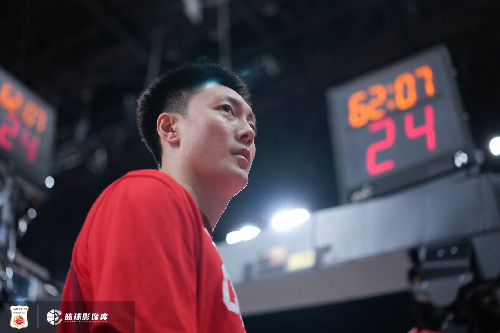 U23国足首发变换：：：换4个人！！！蒯纪闻、、、依木兰、、、向余望、、、彭啸先发